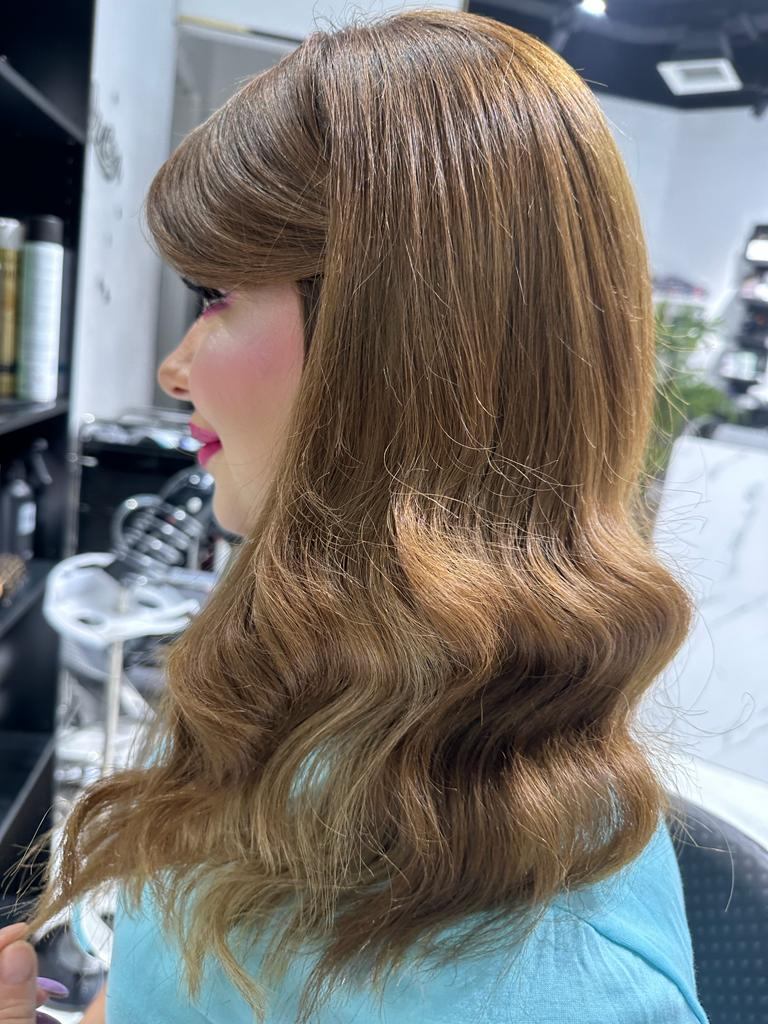 Honey brown glossy waves